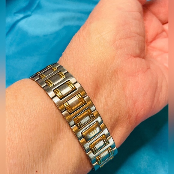 Vintage Gucci 9000M One Size Silver Gold Two-Tone Watch Authentic COA included - Picture 11 of 12